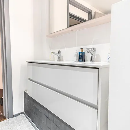 3 Lovely Comfortable At Heart Of Apartment *